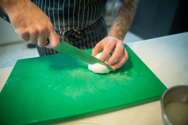 How Can You Identify the Best Time to Buy Kitchen Tools in the UK?